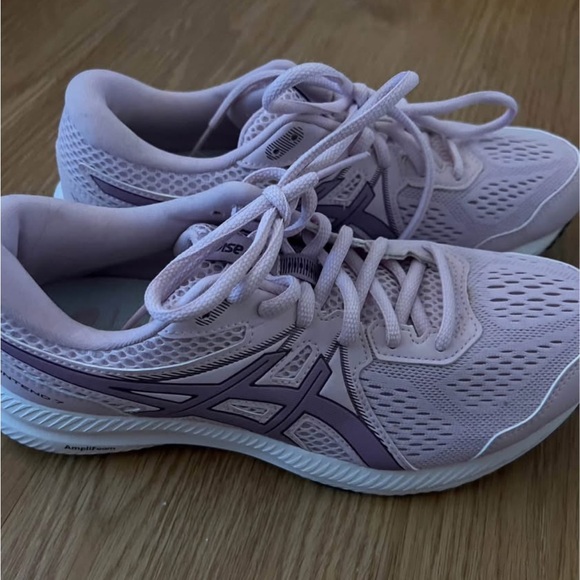 ASICS Women's Lilac Sneakers with Purple Trim - Brand New - Picture 1 of 4